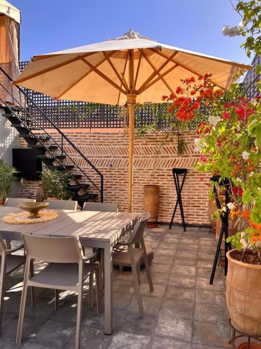 Riad Miloud En Exclusivite 10 P Au Coeur De La Medina Marrákes Kültér fotó